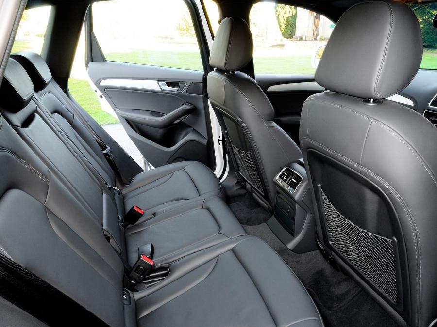 Интерьер Audi Q5 TFSI Quattro S-Line (8R) 2012 года  (UK) (фото 7 из 7)